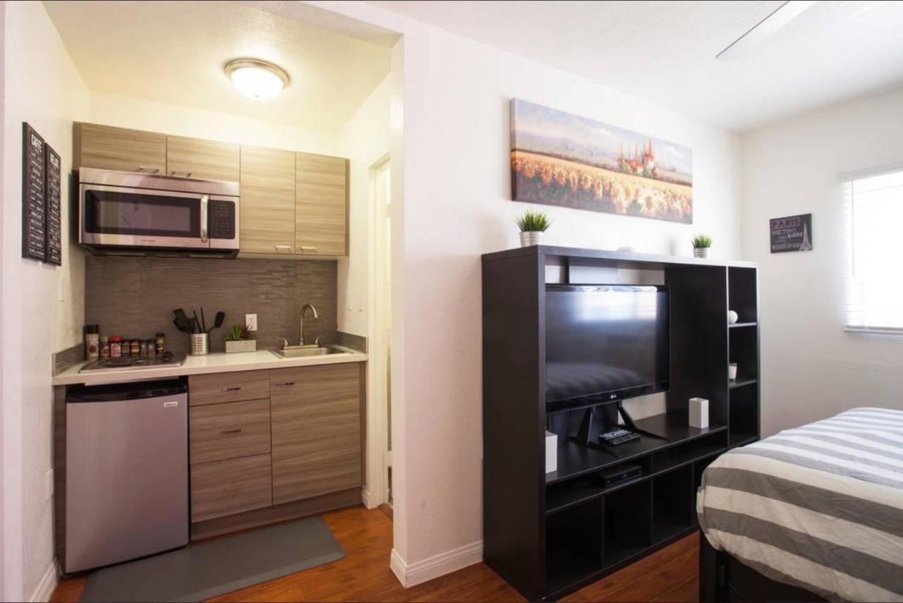 Hollywood Deluxe Suites Лос Анджелис Екстериор снимка
